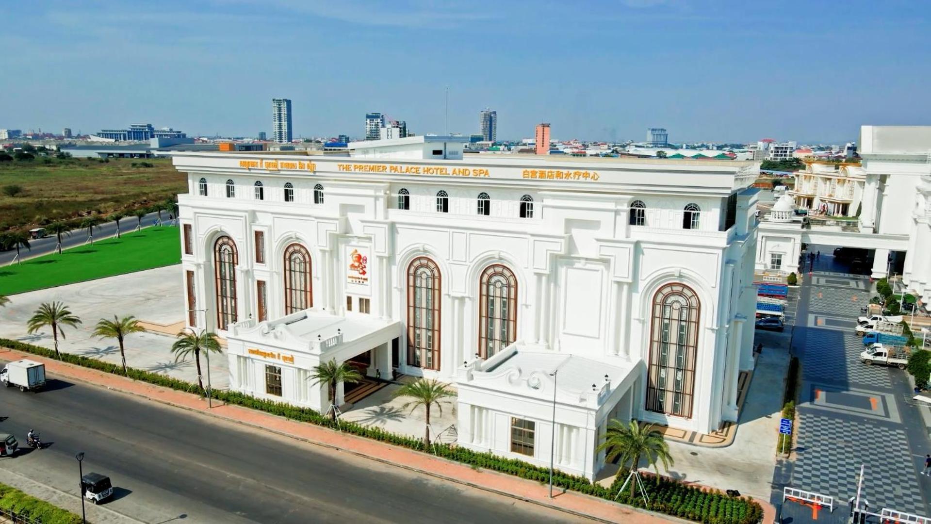 The Premier Palace Hotel And Spa Phnom Penh Bagian luar foto